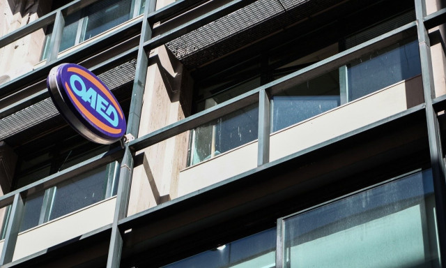 Δήμος Αθηναίων: «Απαράδεκτος εμπαιγμός» στο πρόγραμμα προσλήψεων μακροχρόνια ανέργων