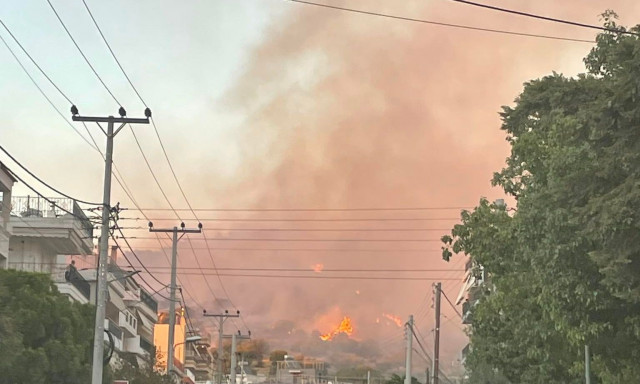 Φωτιές στην Αττική: Δύο ανήλικοι οι συλληφθέντες για τη φωτιά στην Άνω Γλυφάδα