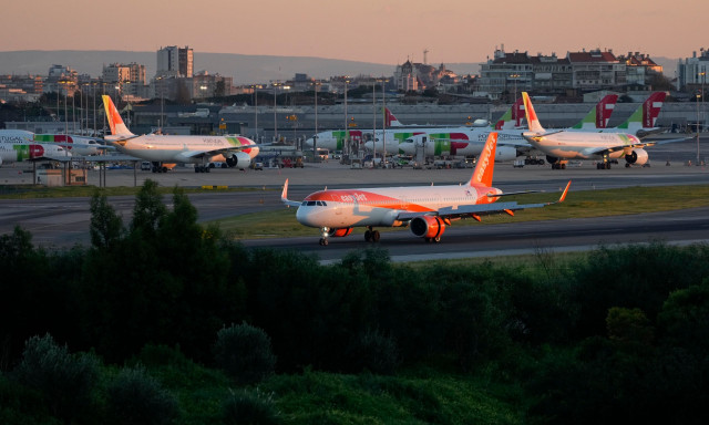 Ακυρώνονται πάνω από 200 πτήσεις της easyJet - Σε απεργία το προσωπικό καμπίνας