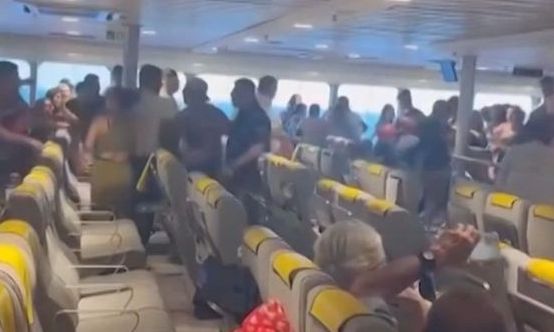 Τήνος: Στον εισαγγελέα οι 11 συλληφθέντες μετά τα χθεσινά επεισόδια σε πλοίο προς Ραφήνα