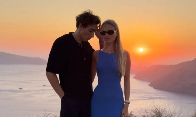 Αρμάντ Ντουπλάντις: Απολαμβάνει τις διακοπές του στη Σαντορίνη με την καλλονή σύντροφό του