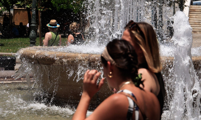 «Βράζει» η χώρα μετά τον Δεκαπεντεύγουστο: Στο «κόκκινο» ο υδράργυρος στις περισσότερες περιοχές