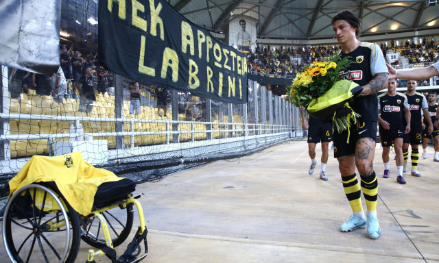 ΑΕΚ – Νόα: Τίμησαν τη μνήμη του Νίκου Ξηροκώστα στην «OPAP Arena» - Ανθοδέσμη στο αμαξίδιο του