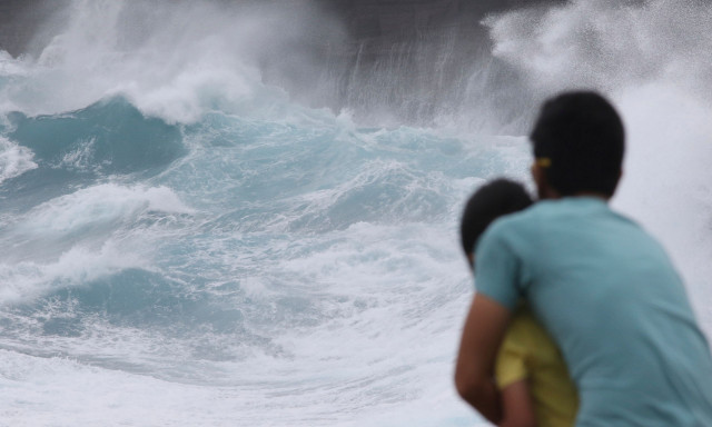 Σε συναγερμό η Ιαπωνία για τον τυφώνα Αμπίλ - Εκατοντάδες ακυρώσεις πτήσεων