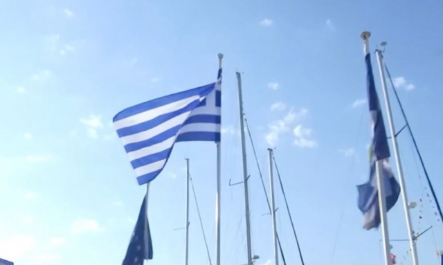 Δεκαπενταύγουστος: Συγκινεί η έπαρση της σημαίας στην Τήνο