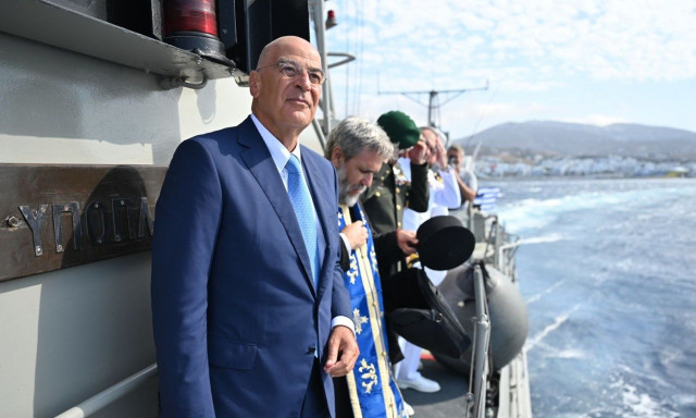 Στην Τήνο ο Νίκος Δένδιας για τον Δεκαπενταύγουστο - Ρίψη στεφάνου για τους πεσόντες του «Έλλη»