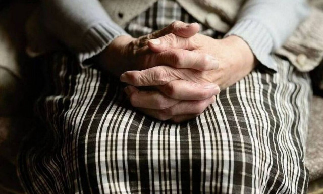 Νάξος: Εξαπάτησαν ηλικιωμένη και της απέσπασαν 3.000 ευρώ - Το κόλπο που χρησιμοποίησαν