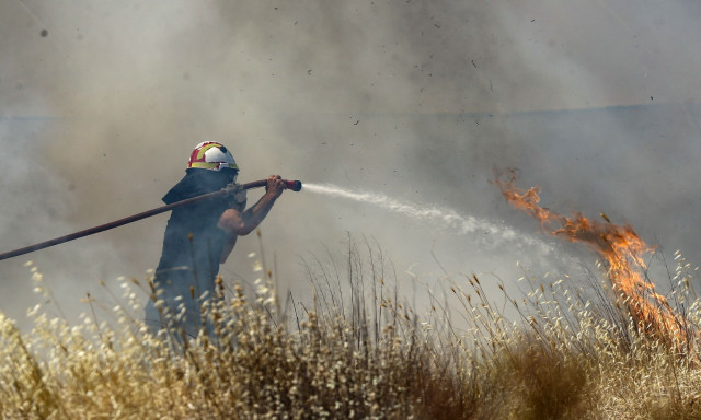 Φωτιά στην Παναγία Τρικάλων - Ήχησε 112 για εκκένωση
