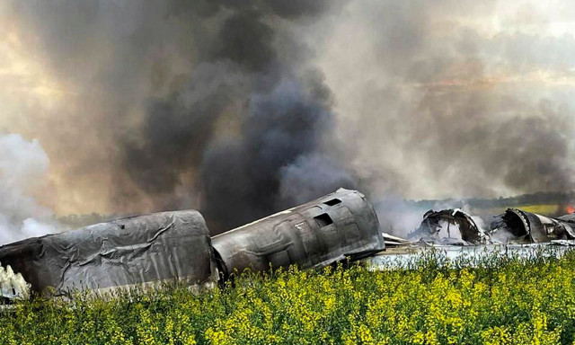 Συντριβή ρωσικού βομβαρδιστικού στη Σιβηρία – Νεκρό ένα μέλος του πληρώματος