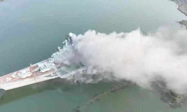 Παρανάλωμα του πυρός πρώην σοβιετικό αεροπλανοφόρο