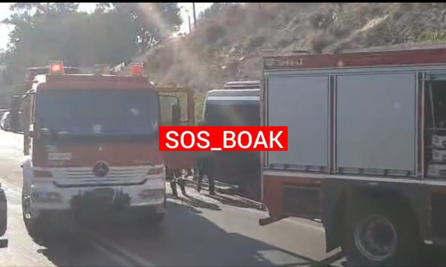 Τραγωδία στην Κρήτη: Βαν συγκρούστηκε σφοδρά με Ι.Χ - Δυο νεκροί