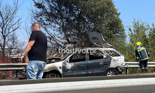 Χαλκιδική: Αυτοκίνητο «τυλίχθηκε» στις φλόγες εν κινήσει - Εκτροπή της κυκλοφορίας