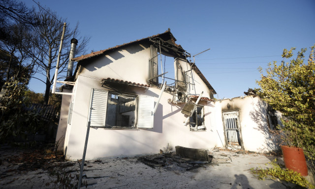 Φωτιά στην Αττική: Νέες προσαγωγές Ρομά στην Πεντέλη για πλιάτσικο στα καμένα