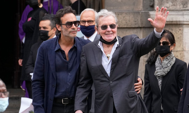 Ο Αλέν Ντελόν και τα παιδιά του: Σκληρός με τους γιους του, τρυφερός με την κόρη του