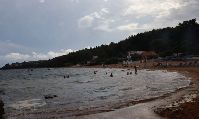 Αλλάζει ο καιρός: Υποχωρούν σταδιακά οι υψηλές θερμοκρασίες – Έρχονται βροχές και καταιγίδες