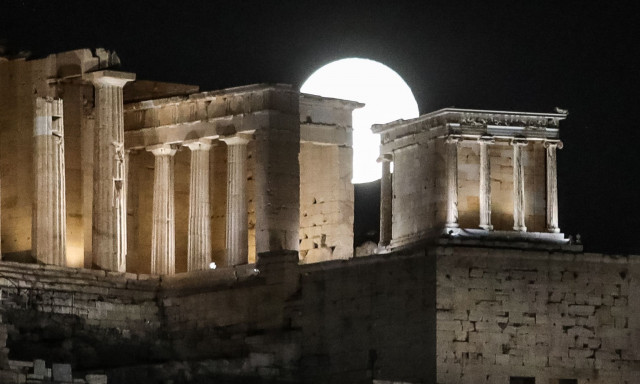 Πανσέληνος Αυγούστου: Η σούπερ σελήνη που θα «φωτίσει» τον ουρανό απόψε - Όσα πρέπει να ξέρετε