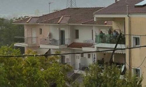 Ιωάννινα: Κολώνα της ΔΕΗ έπεσε σε σπίτι