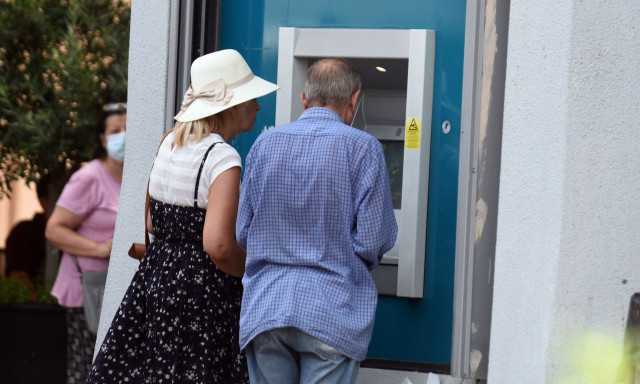 Αύριο η εφάπαξ οικονομική ενίσχυση στους συνταξιούχους και το επίδομα κοινωνικής αλληλεγγύης