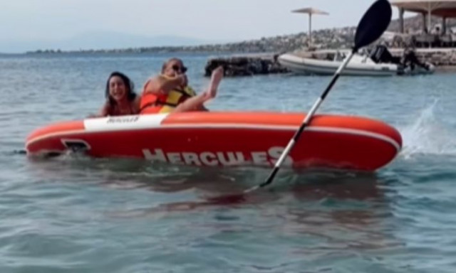 Γέλιο μέχρι δακρύων: Καρύδη, Κωνσταντινίδου και Σαμαρά «παλεύουν» με ένα SUP