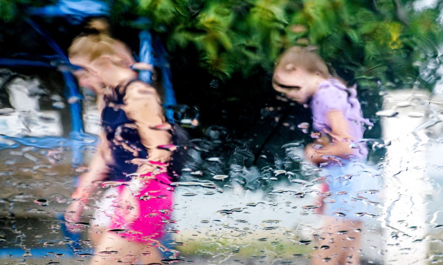 Κακοκαιρία: Νύχτα αγωνίας με «κυτταρικές καταιγίδες» - Σαρώνει το χαλάζι, 60.000 κεραυνοί - αστραπές