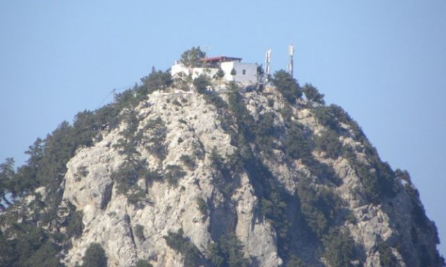 Το τάμα ενός Άγγλου: «Είμαι υπερήφανος που κατάφερα να ανέβω 100 φορές στην Παναγία Τσαμπίκα»