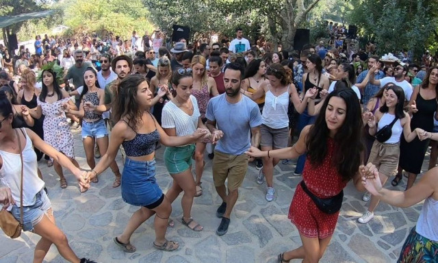 Γιατί οι νέοι γουστάρουν τόσο πολύ τα Πανηγύρια