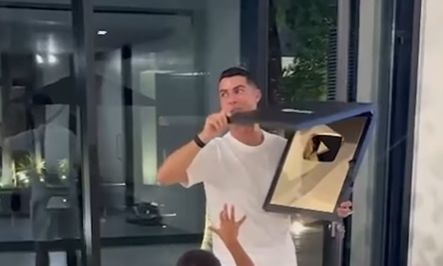 Κριστιάνο Ρονάλντο: Ο «CR7» «κατέκτησε» και το YouTube – 10.000.000 συνδρομητές σε 12 ώρες!
