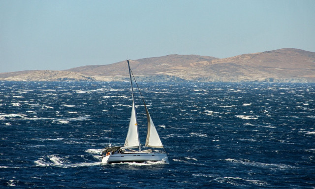Καιρός: Το καλοκαίρι επιστρέφει – Ανεβαίνει η θερμοκρασία και ενισχύονται τα μελτέμια
