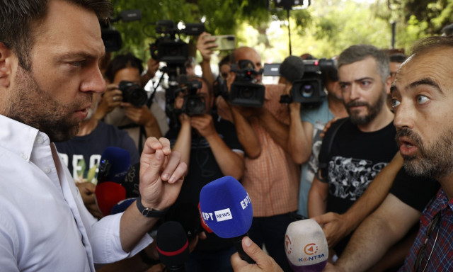 Κασσελάκης σε ρόλο διευθυντή σύνταξης - «Να παίξετε την πρόταση για την Πολιτική Προστασία»