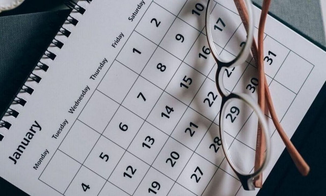 Οι αργίες του 2025: Τα τριήμερα και το μοναδικό τετραήμερο του έτους