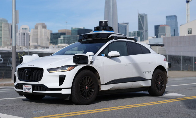 Γιατί τα αυτόνομα αυτοκίνητα της Waymo κορνάρουν τα μαύρα μεσάνυχτα;