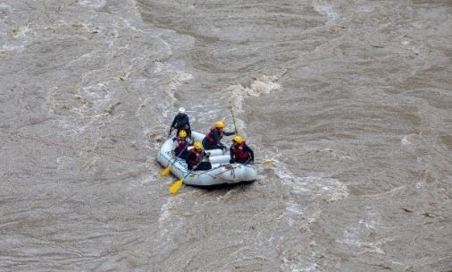 Ινδία: 23 νεκροί και πάνω από 65.000 εκτοπισμένοι από πλημμύρες και κατολισθήσεις