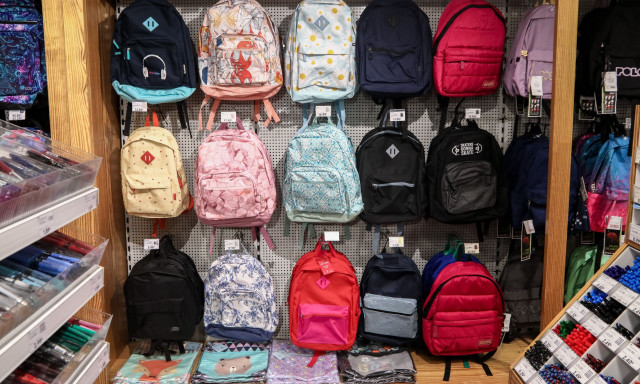 «Βαρύς» ο οικογενειακός προϋπολογισμός - Πόσο θα κοστίσει η επιστροφή στα θρανία