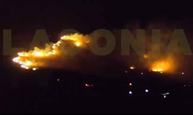 Μαίνεται η φωτιά στην Ανατολική Μάνη