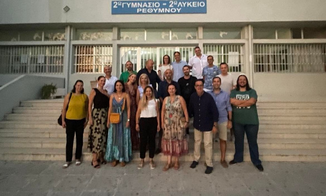 Συγκίνηση στο Ρέθυμνο: Συναντήθηκαν 30 χρόνια μετά την αποφοίτησή τους!