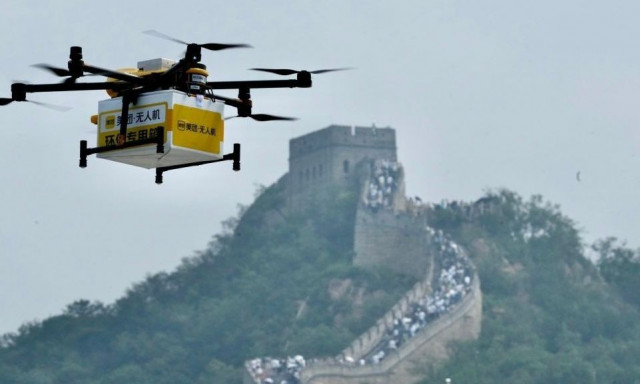 Πεινάσατε στο Σινικό Τείχος; Παραγγείλτε delivery με παράδοση από drone