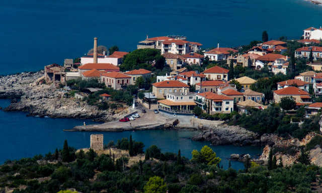 Σαν «ελληνικό παραμύθι»: Η πανέμορφη καστροπολιτεία της Μάνης που σαγηνεύει το μυαλό