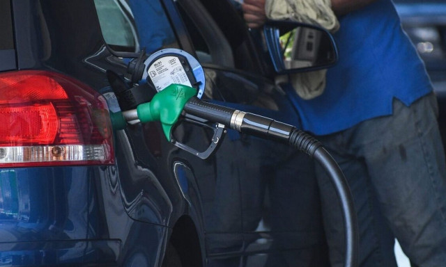 Βενζίνη: Κι όμως συμβαίνει - Φθηνότερη η τιμή της