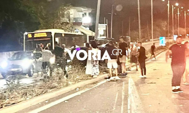 Θεσσαλονίκη: Σοβαρό τροχαίο με τραυμαίες στο Ωραιόκαστρο – ΙΧ καρφώθηκε σε κολώνα