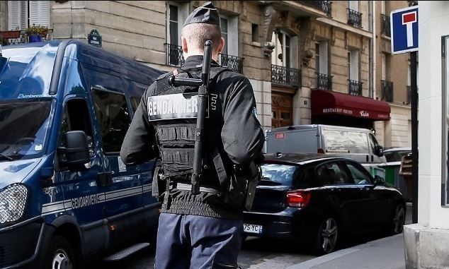 Γαλλία: Αυτοκίνητα πυρπολήθηκαν και έκρηξη σημειώθηκε μπροστά σε συναγωγή