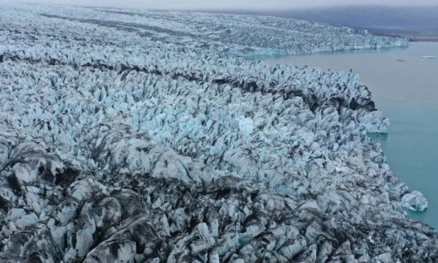 Θρήνος στην Iσλανδία: Ένας τουρίστας νεκρός και 2 αγνοούμενοι μετά από κατάρρευση τμήματος παγετώνα