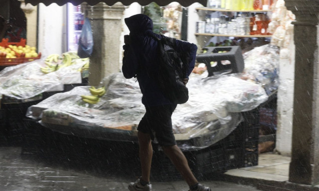 Καιρός: Έρχονται μπόρες - Ποιες ώρες θα βρέξει και σε ποιες περιοχές