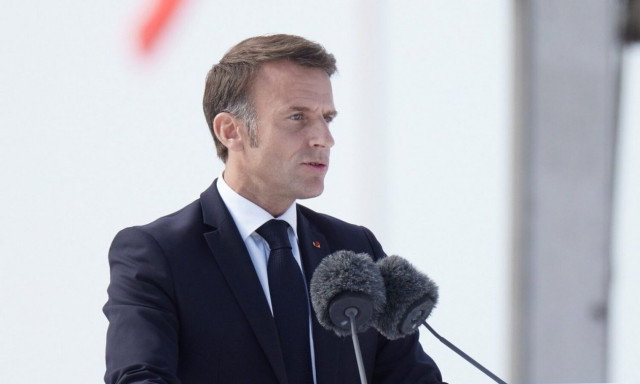 Γαλλία: Ο Μακρόν δηλώνει ότι «η ελευθερία ποτέ δεν απειλήθηκε τόσο πολύ» μετά το 1945