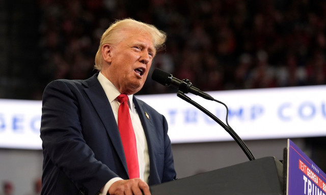 Τραμπ: Επιτέθηκε στην Κάμαλα Χάρις για την «καταστροφική» αποχώρηση των Αμερικανών από το Αφγανιστάν