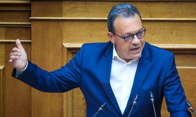 «Μύλος» στον ΣΥΡΙΖΑ: Αρνείται να παραιτηθεί ο Σωκράτης Φάμελλος