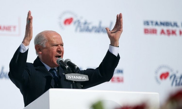 Ευθεία απειλή από τον «Γκρίζο Λύκο» Μπαχτσελί: «Θυμηθείτε όσους ρίχτηκαν στη θάλασσα στη Σμύρνη»