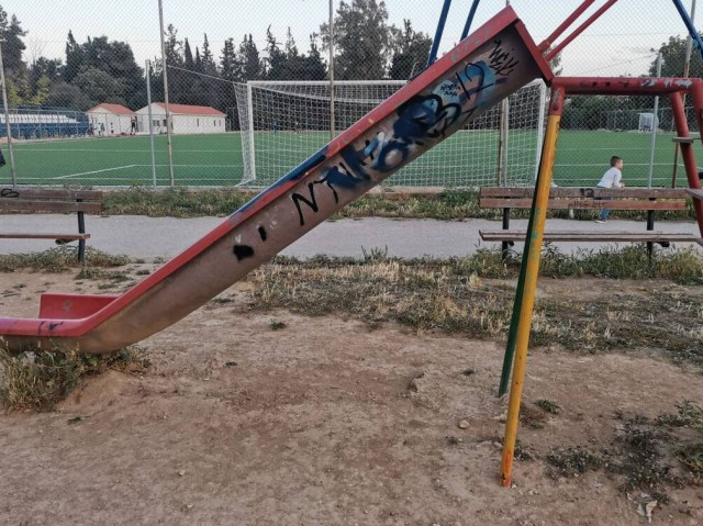 Δήμαρχος Σιθωνίας: Θα κρατήσω κλειστές τις παιδικές χαρές μέχρι να βεβαιωθώ για την ασφάλειά τους