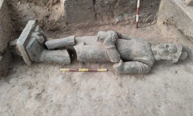 Καμπότζη: Άγαλμα «Φρουρού της Πύλης» ανακαλύφθηκε στο Αρχαιολογικό Πάρκο Άνγκορ