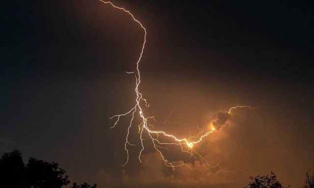 Άρχισε η κακοκαιρία: Δείτε πού βρέχει τώρα και πού θα βρέξει τις επόμενες ώρες