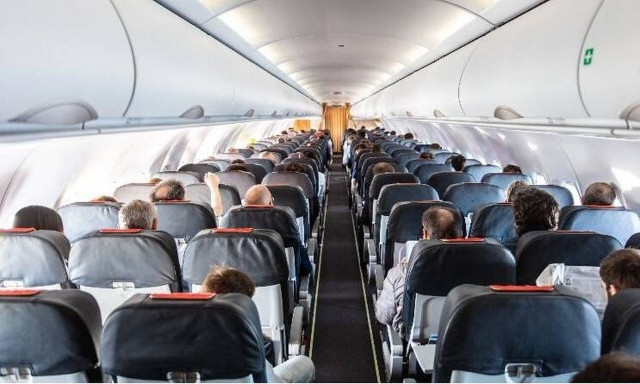 Κίνα: Δύο γυναίκες κλείδωσαν μικρό παιδί στην τουαλέτα του αεροπλάνου!